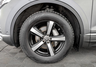 Подержанный автомобиль Volkswagen Touareg 2020 года (18 фото)