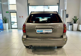 Подержанный автомобиль Pontiac Vibe 2003 года (5 фото)