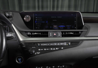 Подержанный автомобиль Lexus ES 2019 года (23 фото)
