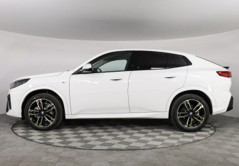 Подержанный автомобиль BMW X2 2024 года (5 фото)