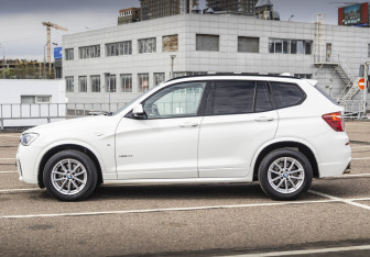 Подержанный автомобиль BMW X3 2016 года (8 фото)