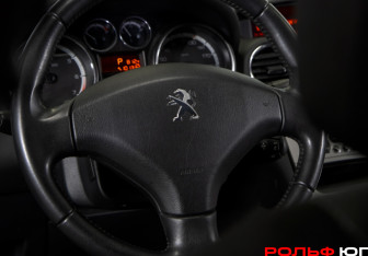 Подержанный автомобиль Peugeot 408 2013 года (11 фото)