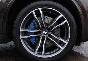 Подержанный автомобиль BMW X5 M 2018 года (28 фото)