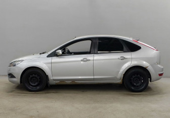 Подержанный автомобиль Ford Focus Hatchback 2010 года (8 фото)