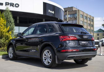 Подержанный автомобиль Audi Q5 2017 года (7 фото)