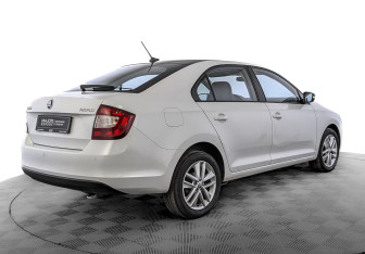 Подержанный автомобиль Skoda Rapid Liftback 2019 года (5 фото)