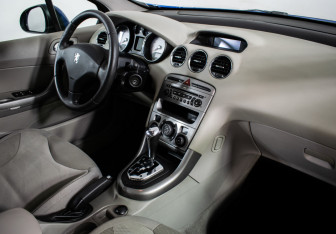 Подержанный автомобиль Peugeot 308 Hatchback 2009 года (10 фото)