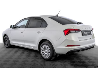 Подержанный автомобиль Skoda Rapid Liftback 2022 года (7 фото)