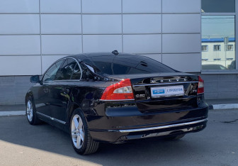 Подержанный автомобиль Volvo S80 2013 года (8 фото)