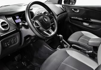 Подержанный автомобиль Renault Kaptur 2022 года (14 фото)