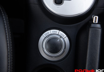 Подержанный автомобиль Peugeot 4007 2008 года (15 фото)