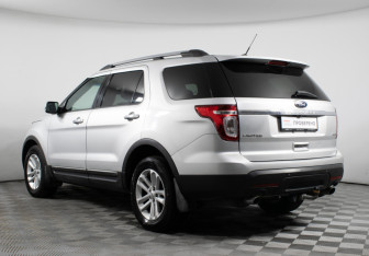 Подержанный автомобиль Ford Explorer 2013 года (7 фото)