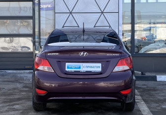 Подержанный автомобиль Hyundai Solaris Sedan 2013 года (6 фото)