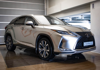 Подержанный автомобиль Lexus RX 2021 года (3 фото)