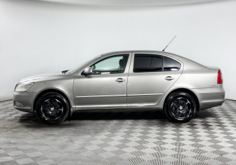 Подержанный автомобиль Skoda Octavia Liftback 2009 года (8 фото)