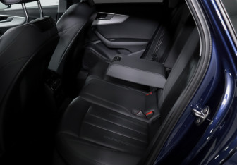 Подержанный автомобиль Audi A4 Sedan 2020 года (10 фото)