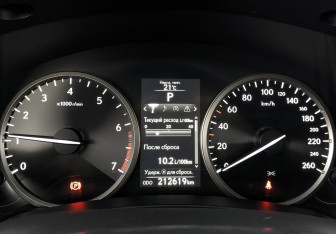 Подержанный автомобиль Lexus NX 2015 года (16 фото)