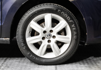 Подержанный автомобиль Volkswagen Polo Sedan 2013 года (19 фото)