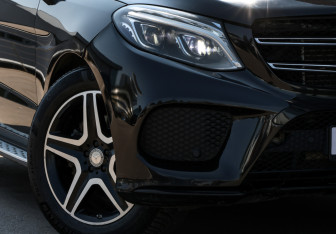 Подержанный автомобиль Mercedes-Benz GLE 2016 года (29 фото)