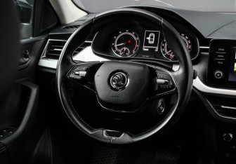 Подержанный автомобиль Skoda Rapid Liftback 2022 года (12 фото)