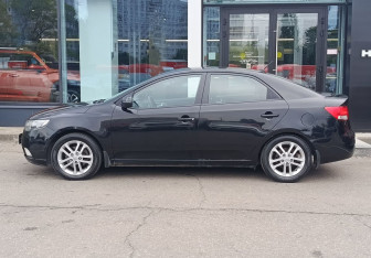 Подержанный автомобиль Kia Cerato Sedan 2010 года (8 фото)