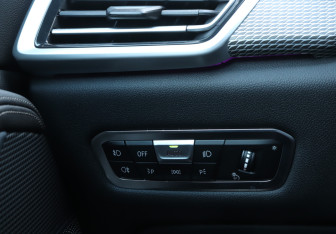 Подержанный автомобиль BMW X5 2020 года (21 фото)