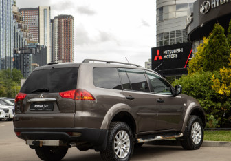 Подержанный автомобиль Mitsubishi Pajero Sport 2011 года (4 фото)