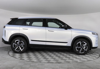 Подержанный автомобиль Jaecoo J7 2024 года (4 фото)