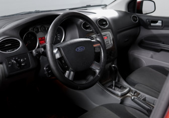 Подержанный автомобиль Ford Focus Hatchback 2008 года (14 фото)