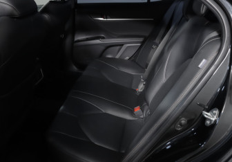 Подержанный автомобиль Toyota Camry Sedan 2023 года (10 фото)