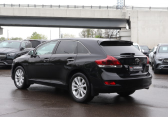 Подержанный автомобиль Toyota Venza 2013 года (7 фото)
