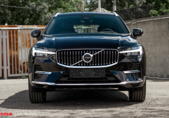Новый Volvo XC60 2025 (2 фото)