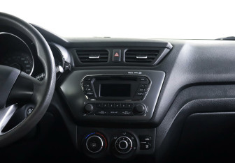 Подержанный автомобиль Kia Rio Hatchback 2012 года (13 фото)