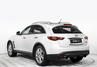 Подержанный автомобиль Infiniti QX70 2016 года (7 фото)