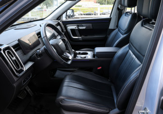Подержанный автомобиль Jaecoo J7 2024 года (15 фото)