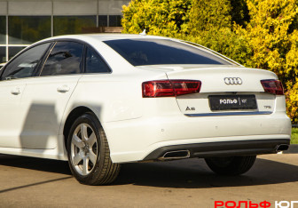 Подержанный автомобиль Audi A6 Sedan 2015 года (19 фото)