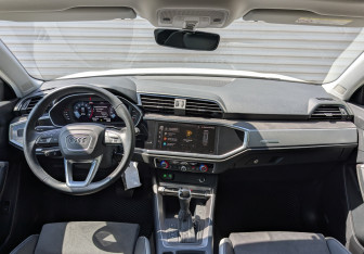 Подержанный автомобиль Audi Q3 2023 года (14 фото)