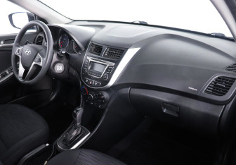 Подержанный автомобиль Hyundai Solaris Hatchback 2015 года (5 фото)