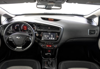 Подержанный автомобиль Kia Ceed Wagon 2018 года (14 фото)