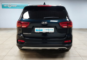 Подержанный автомобиль Kia Sorento 2017 года (6 фото)