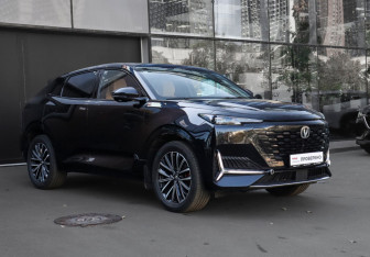 Подержанный автомобиль Changan UNI-K 2023 года (3 фото)