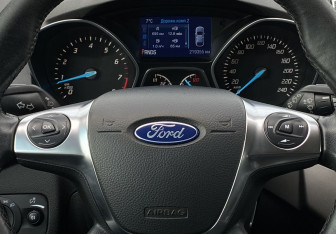 Подержанный автомобиль Ford Kuga 2014 года (15 фото)