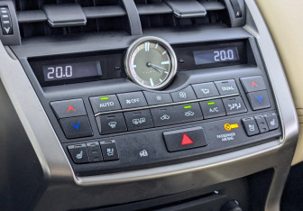 Подержанный автомобиль Lexus NX 2015 года (27 фото)