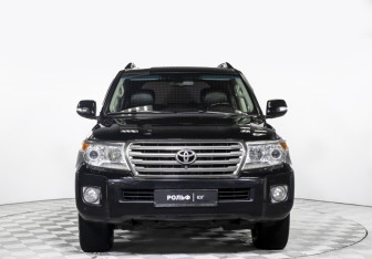 Подержанный автомобиль Toyota Land Cruiser Suv 2014 года (2 фото)