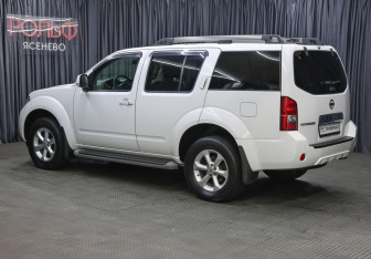 Подержанный автомобиль Nissan Pathfinder 2014 года (7 фото)