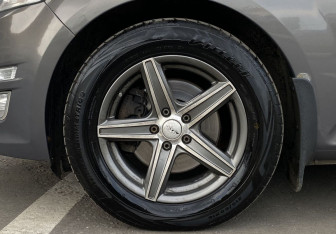 Подержанный автомобиль Ford Mondeo Sedan 2012 года (9 фото)