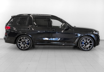 Подержанный автомобиль BMW X7 2021 года (4 фото)