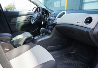 Подержанный автомобиль Chevrolet Cruze Sedan 2013 года (11 фото)
