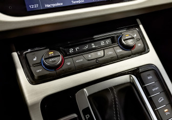 Подержанный автомобиль Geely Atlas 2020 года (29 фото)