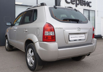 Подержанный автомобиль Hyundai Tucson 2006 года (7 фото)